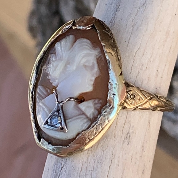 Vintage * Estate * SECO 10k Gold Cameo & Diamond Ring - Picture 8 of 14